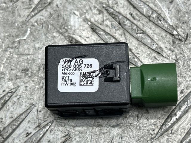 Зарядний пристрій USB 5Q0035726 VAG