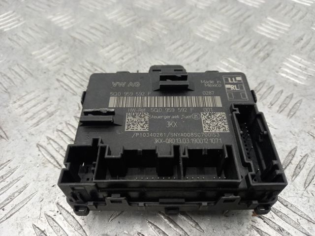 Блок комфорту передніх дверей 5Q0959592F VAG