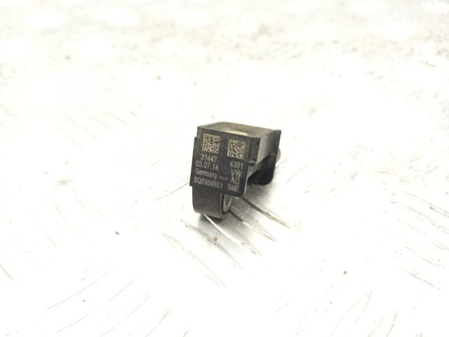 Датчик Ейрбег передній 5Q0959651 VAG