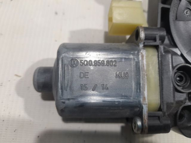 Мотор склопідйомника дверей задніх, правих 5Q0959802 VAG