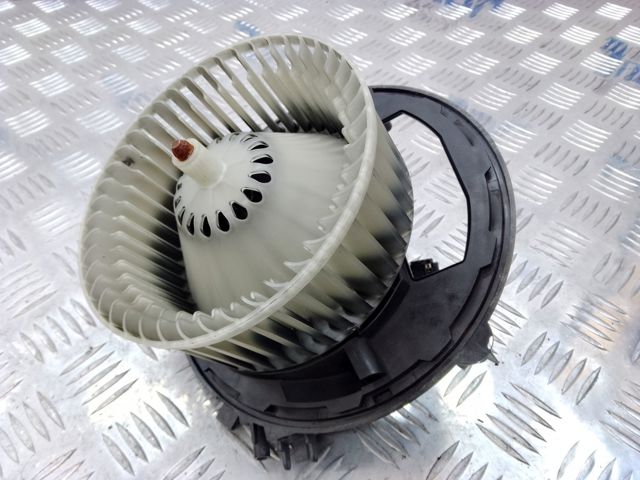 Моторчик пічки 5QD819021B VAG