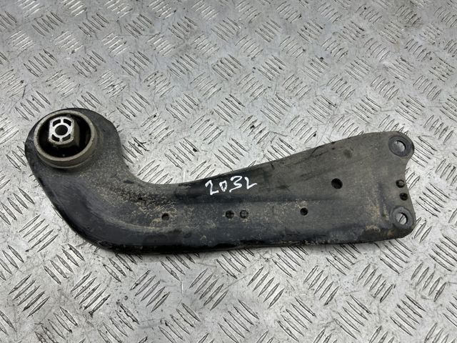 Важіль/тяга задньої підвіски подовжній нижній, лівий 5QM505223 VAG