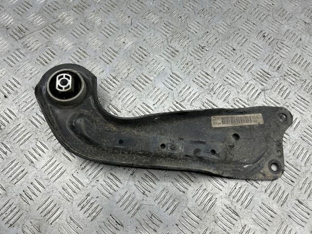 Важіль/тяга задньої підвіски подовжній нижній, правий 5QM505224 VAG
