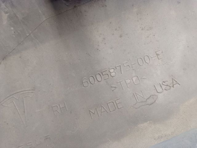 Накладка зовнішня (молдинг) порога, правий 600587500E TESLA