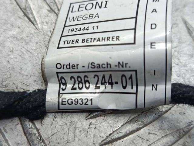 Джгут проводів передньої двері 61129286245 BMW
