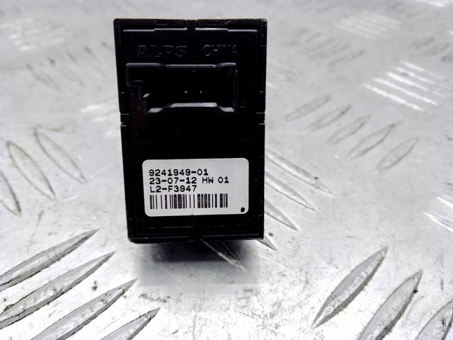 Кнопка підйомника переднього правого скла 61319241949 BMW