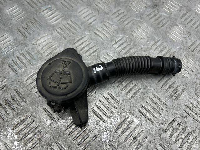 Горловина бачка омивача 61667241664 BMW