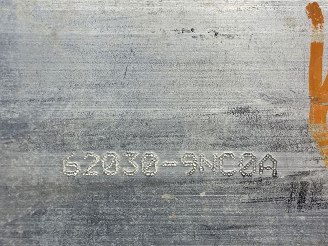 Швелер переднього бампера 620309NC0A NISSAN