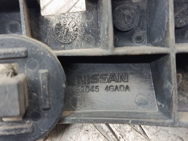 Кронштейн бампера переднього, лівий 620454GA0A NISSAN
