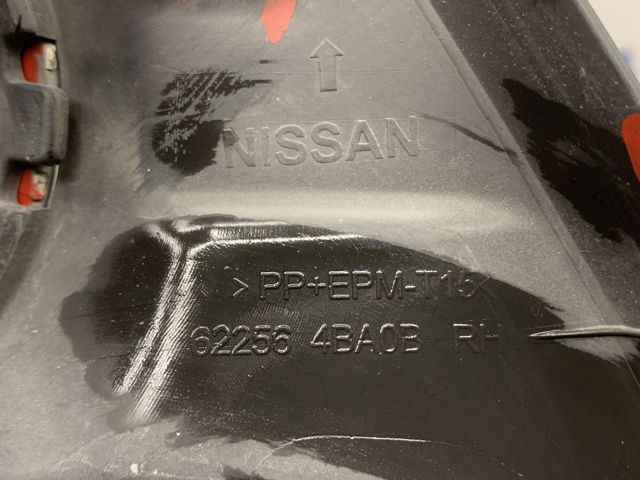 Заглушка ПТФ бампера переднього права 622564BA0B NISSAN