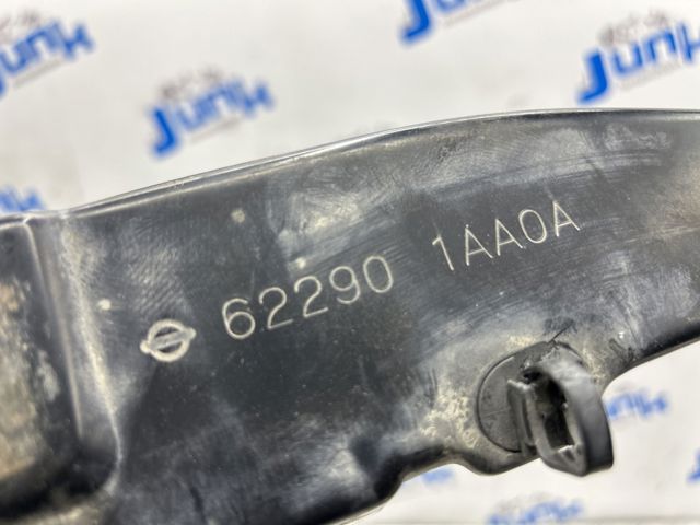 Кронштейн бампера переднього, центральний 622901AA0A NISSAN