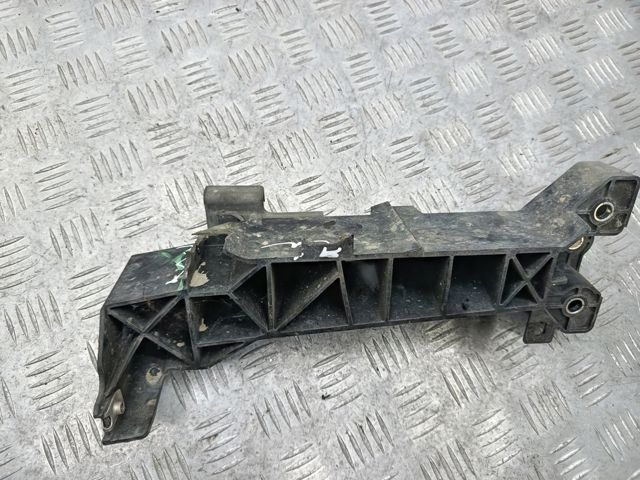 Кронштейн передньої панелі, правий 625844GA0A NISSAN