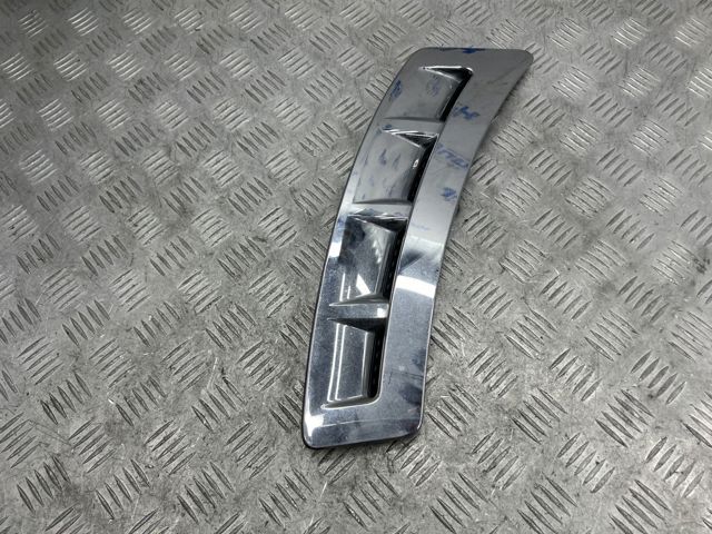 Накладка переднього правого крила 638241CA0A NISSAN