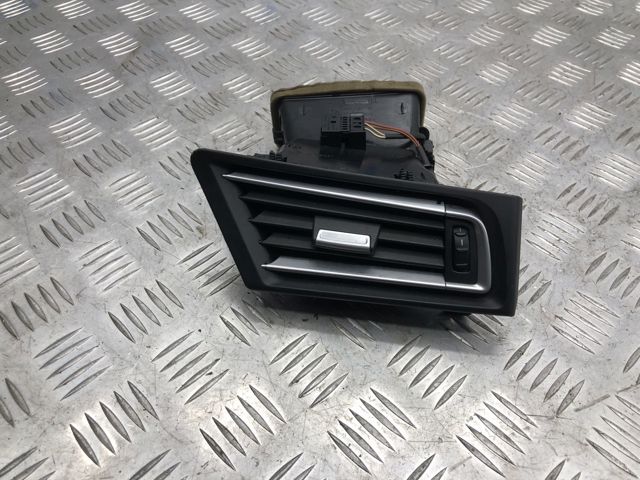 Решітка повітропровода права 64229115858 BMW