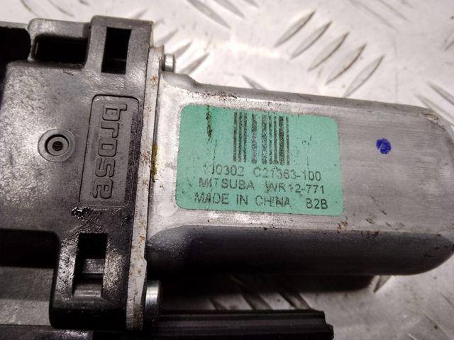 Двигун склопідіймача двері передньої, правої 68209824AA CHRYSLER
