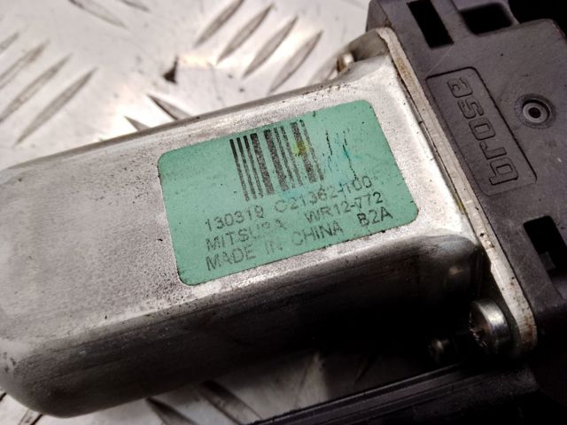 Мотор склопідйомника дверей передніх, лівих 68209825AA CHRYSLER
