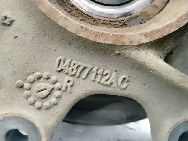 Кулак поворотний правий 68253396AB CHRYSLER