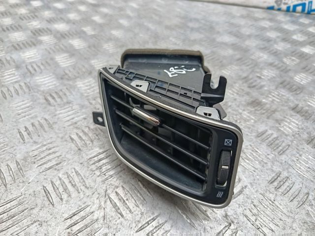 Решітка повітропровода ліва 687614GA0A NISSAN