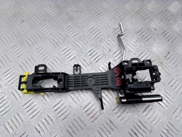 Тримач зовнішньої ручки дверей, передньої правої 6920148011 TOYOTA