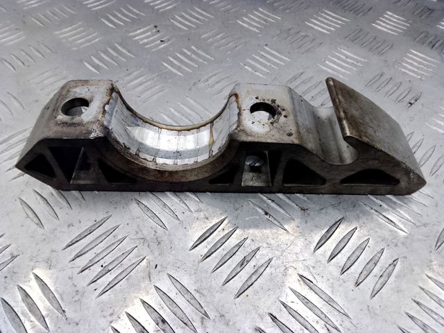 Кронштейн кріплення переднього стабілізатора 7L0411063B PORSCHE
