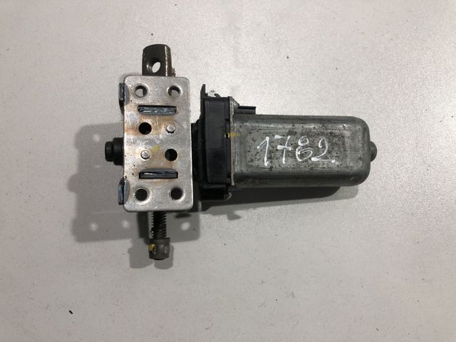 Механізм регулювання положення переднього сидіння 7L0959762A VAG