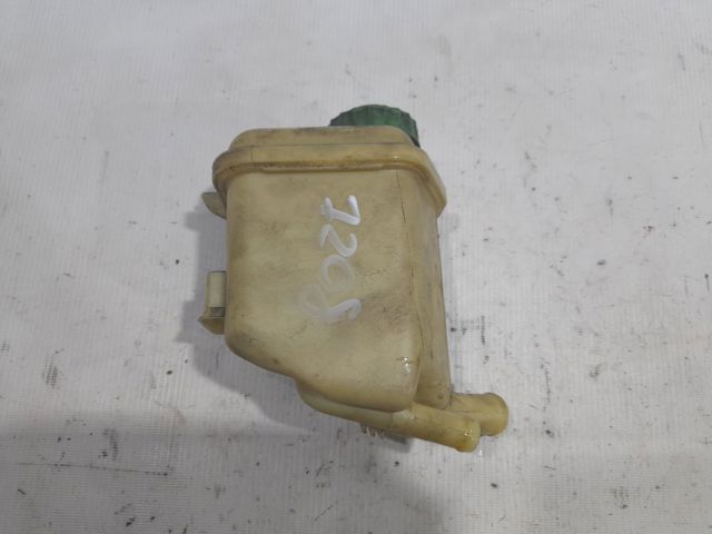 Бачок гідропідсилювача керма 7L5422371 PORSCHE