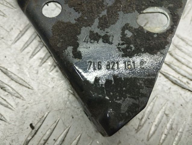 Кронштейн кріплення крила переднього лівого, передній 7L6821151C VAG