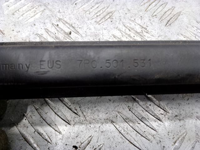 Поперечна тяга задньої підвіски 7P0501530 VAG