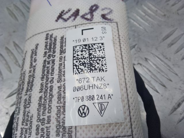 Подушка Айрбег спинки сидіння лівого 7P0880241A VAG