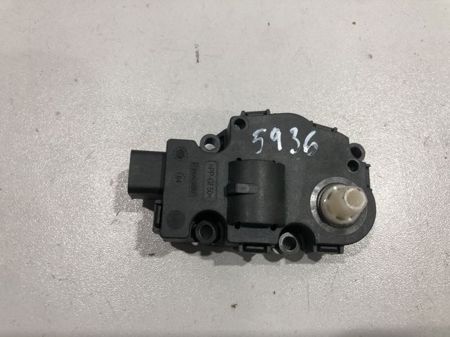 Привід системи автоматичного управління обігрівачем 7P0907511 VAG