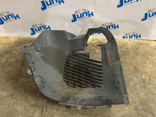 Підкрилок переднього крила, лівий передній 7P6805911D VAG