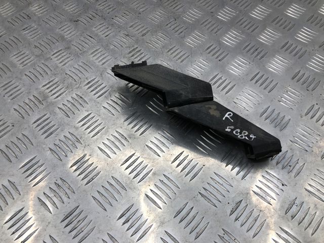 Лівий кронштейн заднього бампера 7P6807046 VAG