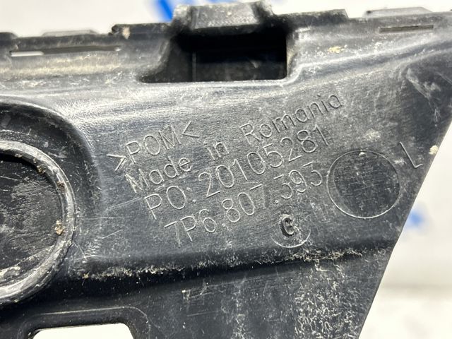 Кріплення бамера ліве 7P6807393 VAG