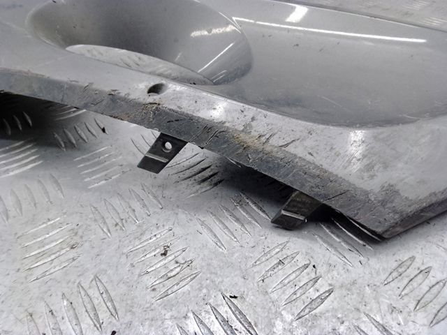 Заглушка ПТФ бампера переднього права 7P6807490B VAG