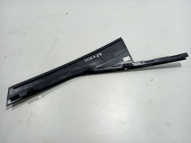 Накладка задньої двері, правої, вертикальна 7P6839904C041 VAG