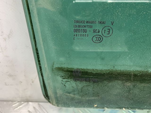 Скло заднє ліве 7P6845025C VAG