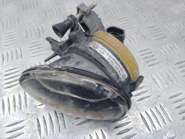Протитуманка права 7P6941700A VAG