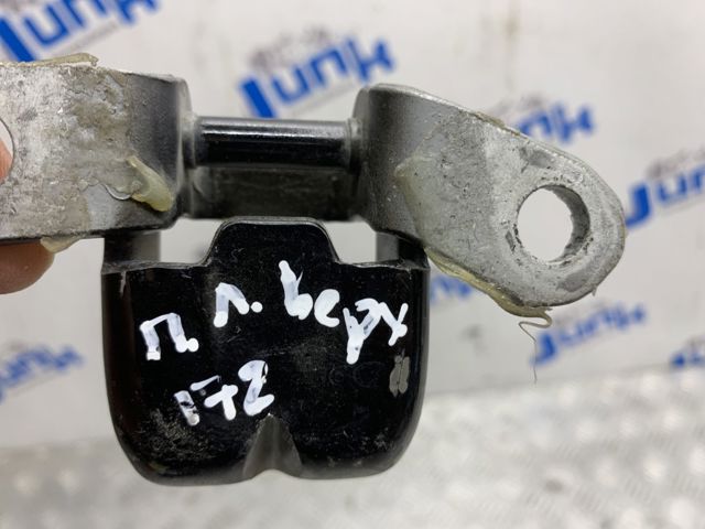 Петля передніх дверей 80401EG000 NISSAN