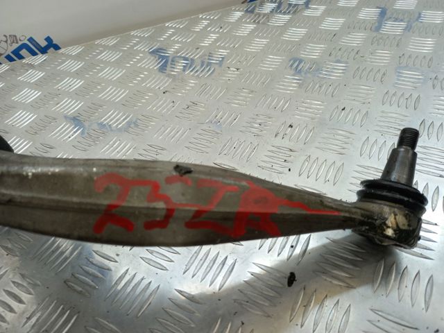 Правий важіль передній нижній підвіски 80A407694D VAG