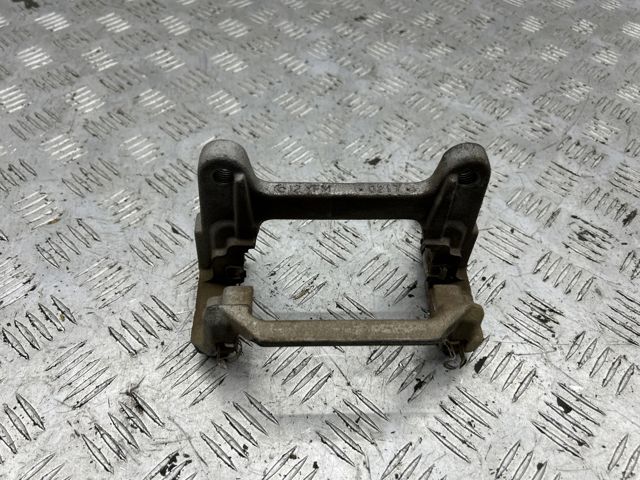 Скоба гальмівного заднього супорта 80A615425DSL7 VAG
