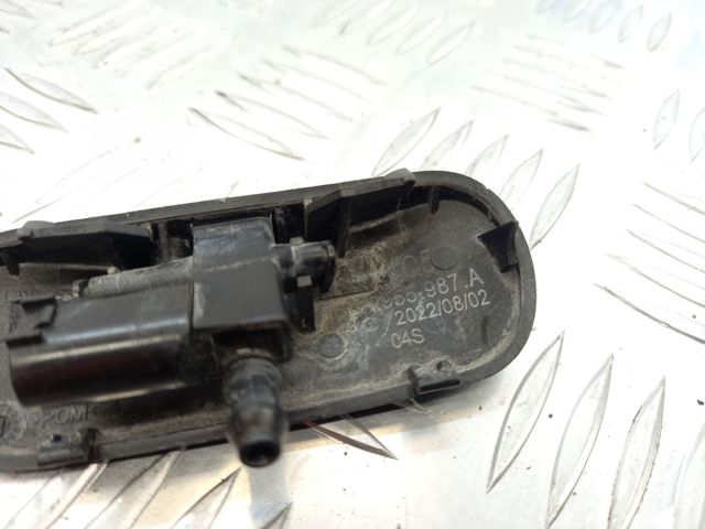 Форсунка омивача скла лобового, ліва 80A955987A VAG