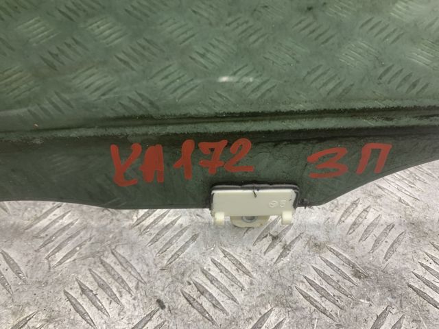 Скло задньої двері правої 823001CA1A NISSAN