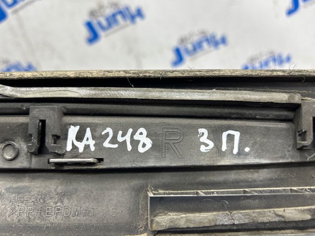 Накладка задніх правих дверей, нижня 828701CA0A NISSAN