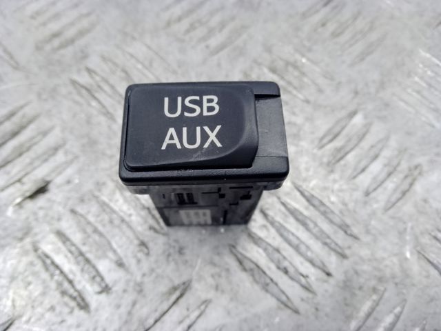 USB-розгалужувач 8619048030 TOYOTA