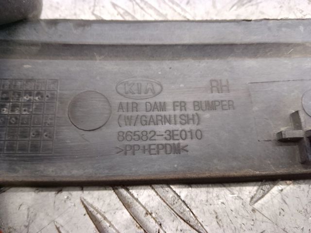 Молдинг переднього бампера, правий 865823E010 HYUNDAI