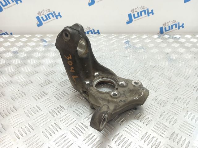 Кулак поворотний передній лівий 8J0407253D VAG
