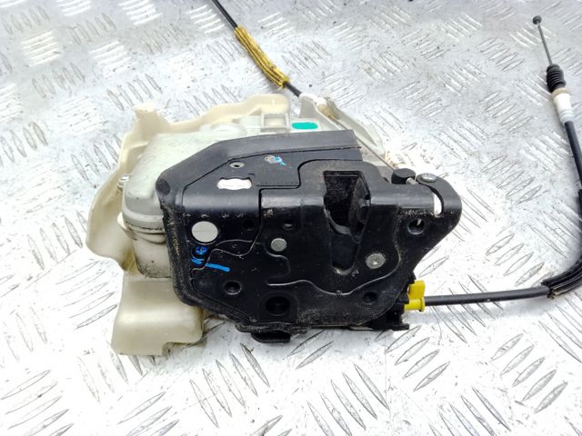Замок водійських дверей 8J1837015B VAG