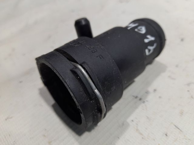 Водяний патрубок 8K0122293F VAG