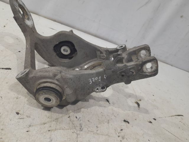 Кулак поворотний правий 8K0505432AH VAG