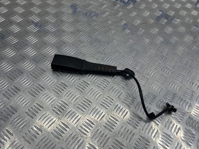 Важіль фіксації ременя безпеки, правий 8K0857756C01C VAG